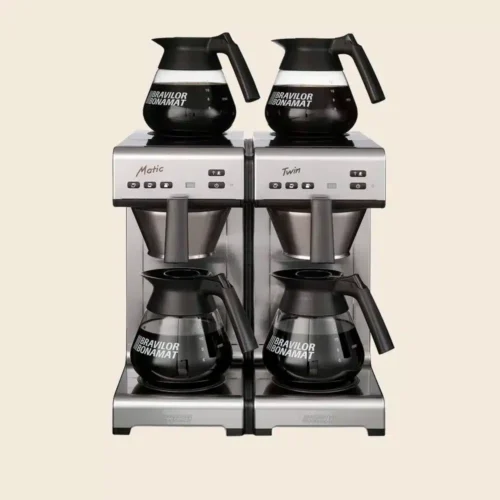 Filterkaffemaskinen Bonamat Matic Twin med 4 kander friskbrygget filterkaffe