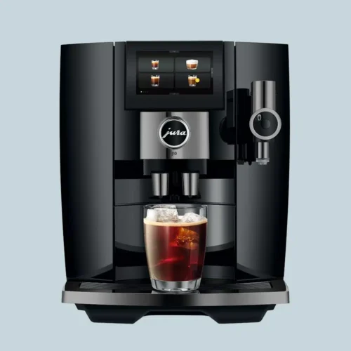Jura J10(EA) har netop brygget en Cold Brew-kaffe